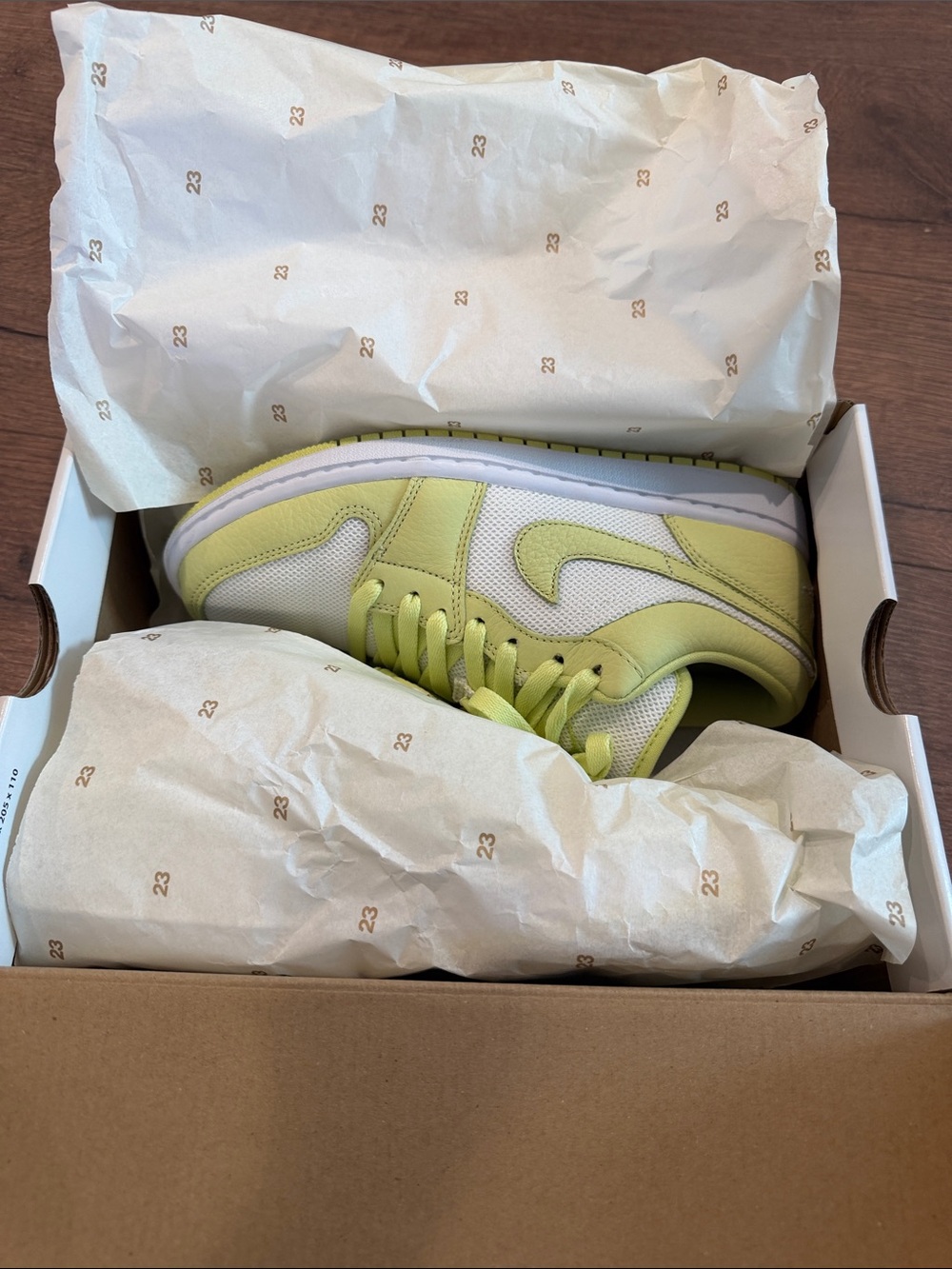 Jordan Dunk Lows- Limelight-excellent condition! - Picture 6 of 7